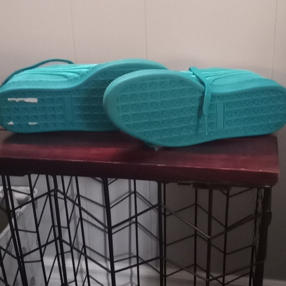 Turquoise PUMAS - Picture 3 of 5